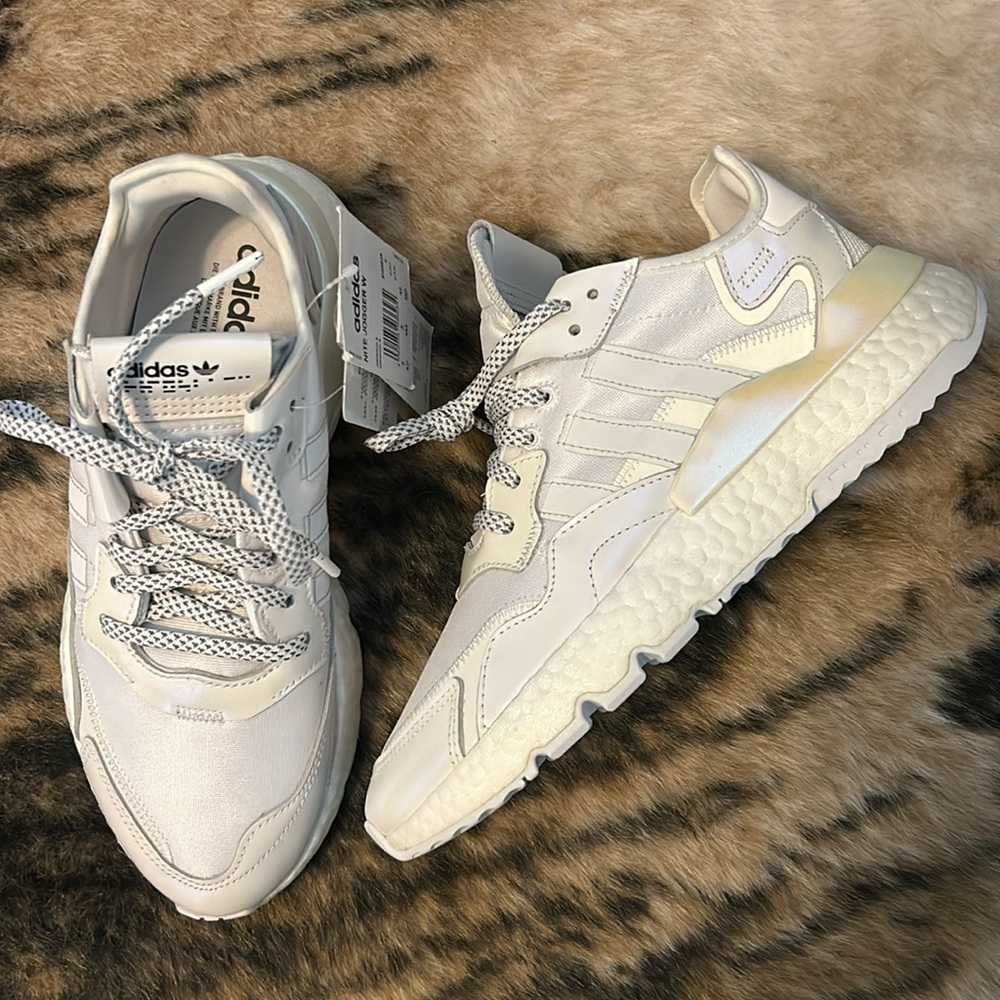 🔽Adidas Nite Jogger NEW in white with shimmer/iridescent detail